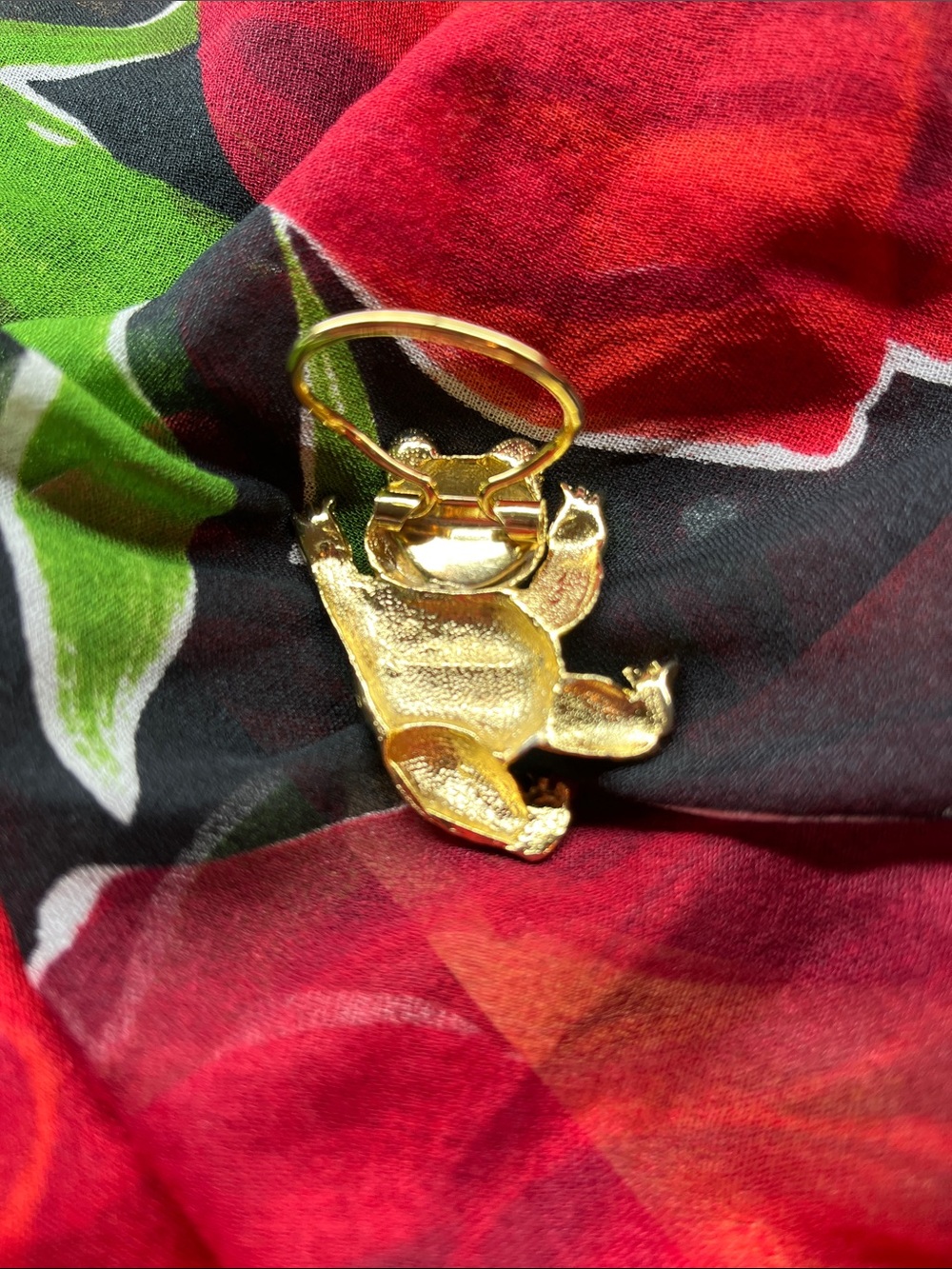 Gold tone bear scarf clip - Picture 5 of 5